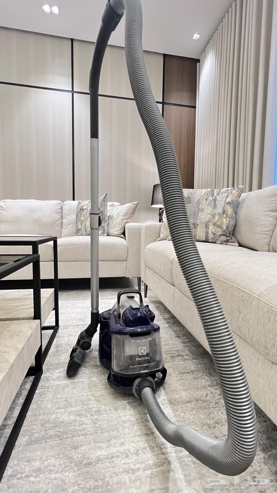 للبيع مكنسة كهربائية إلكترولوكس 2000 واط 1.4 لتر64481831804546110