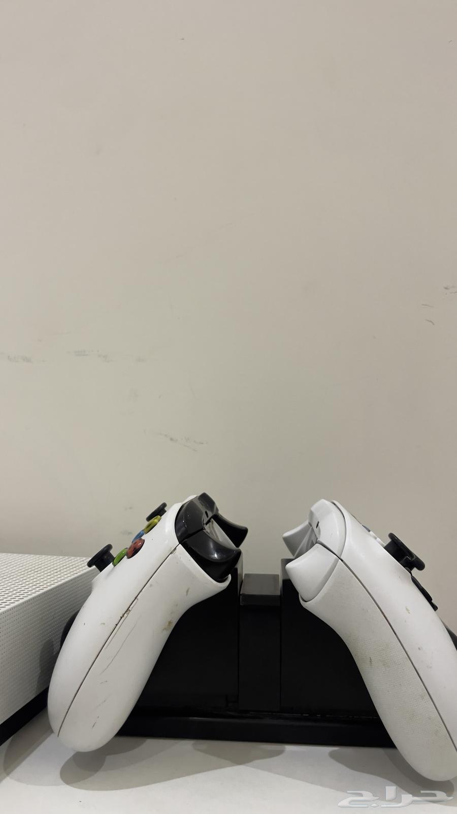 اكس بوكس ون اي شغال ممتاز ما في أي مشكلة يحتاج تحديث فقط وم64483014028034111