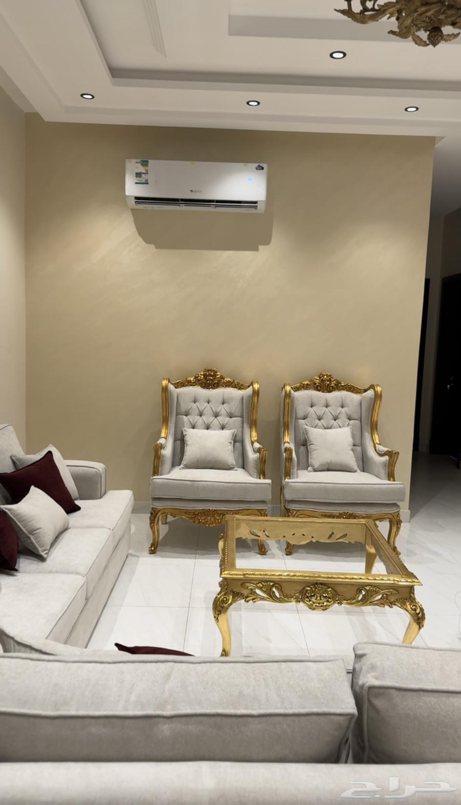 صالون معيشة فاخر للبيع64479945837314112