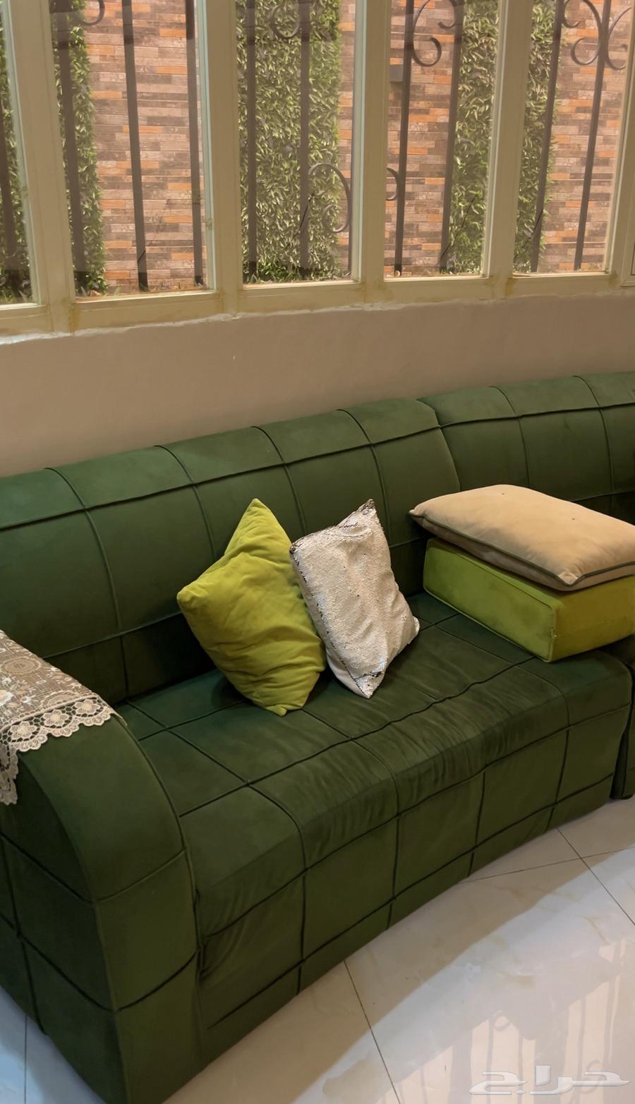 للبيع كنب دائري وطاوله64480455648258114