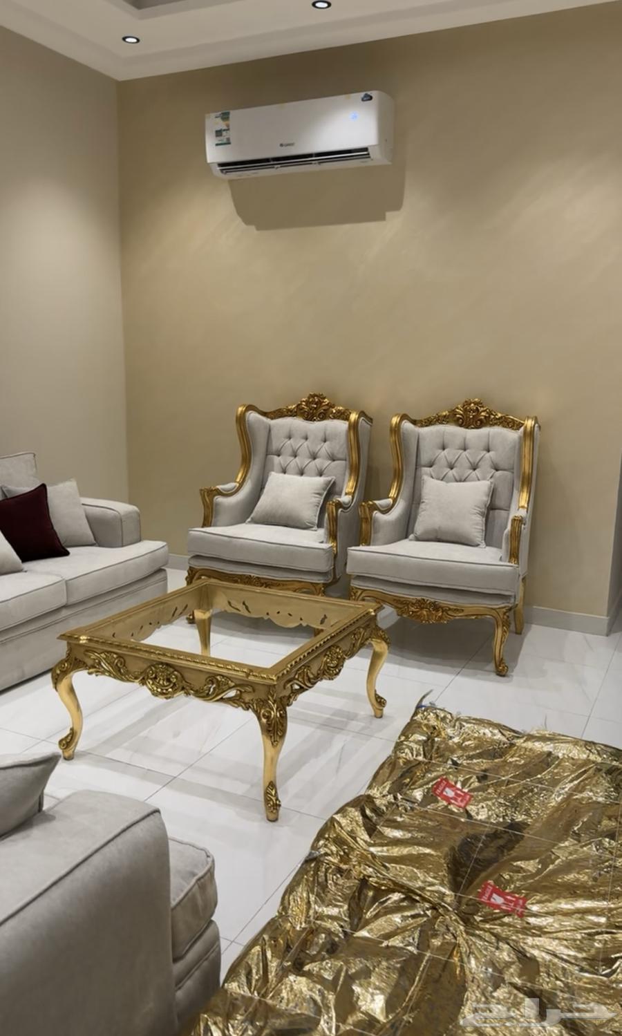 صالون معيشة فاخر للبيع64479945837314110