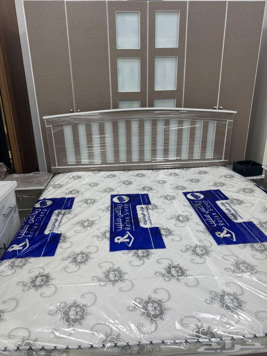 غرفة نوم مستعمله نظيفة في دواليب في سرير64479078756611112