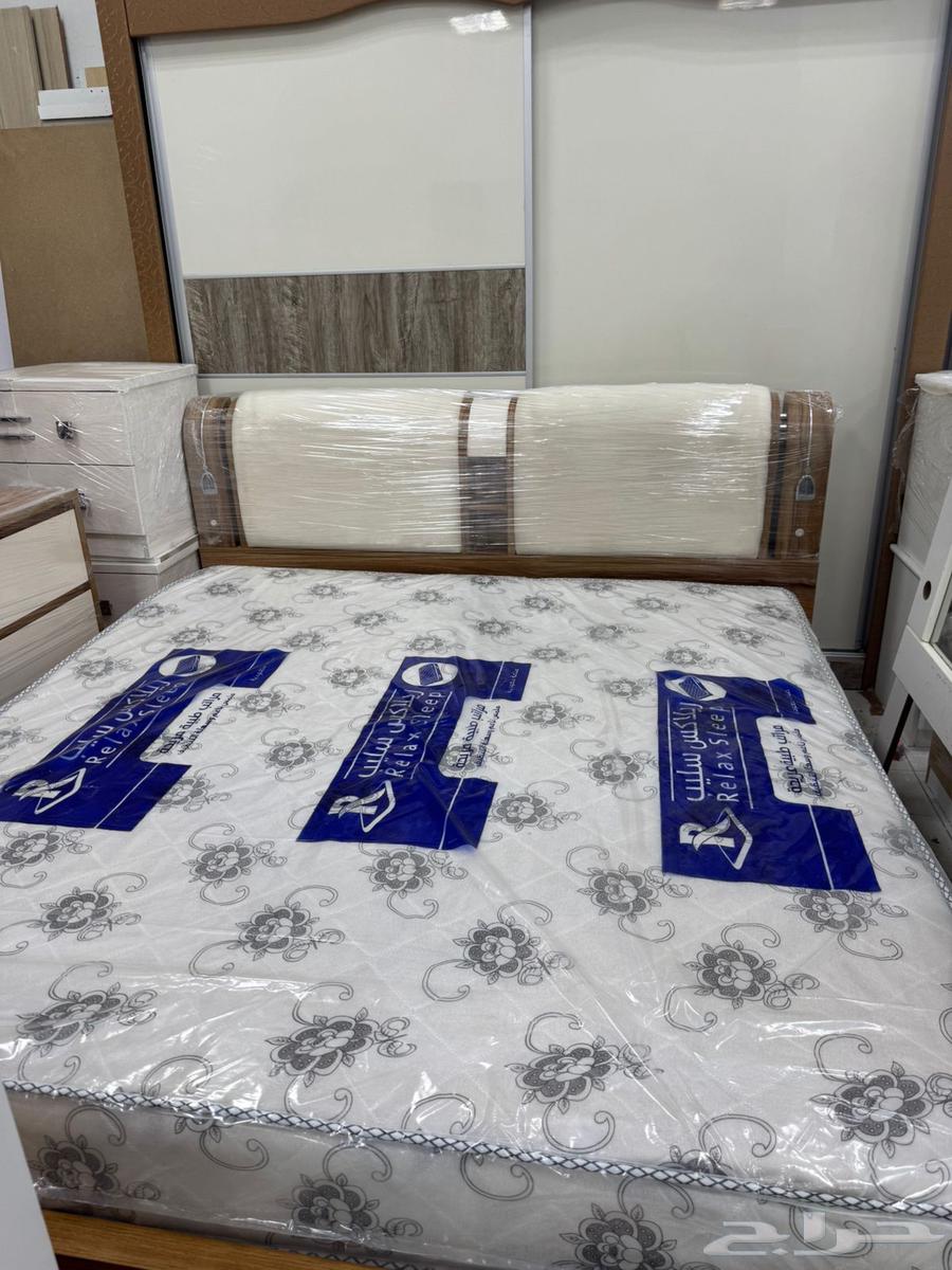 غرفة نوم مستعمله نظيفة في دواليب في سرير64479078756611113