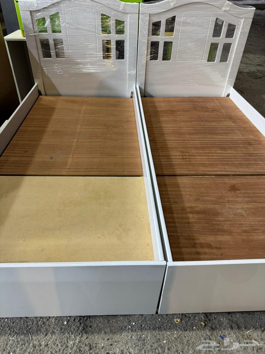 غرفة نوم مستعمله نظيفة في دواليب في سرير64479078756611114