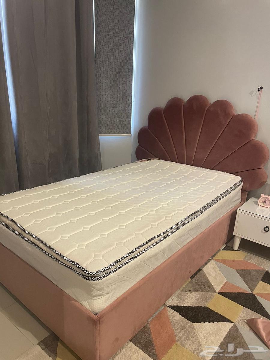 سرير أطفال مستخدم نظيف جدا للبيع64482172768770112