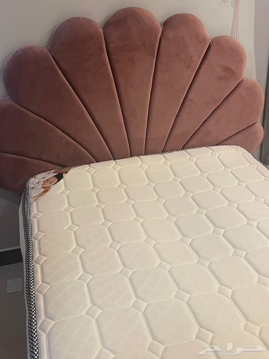 سرير أطفال مستخدم نظيف جدا للبيع64482172768770110