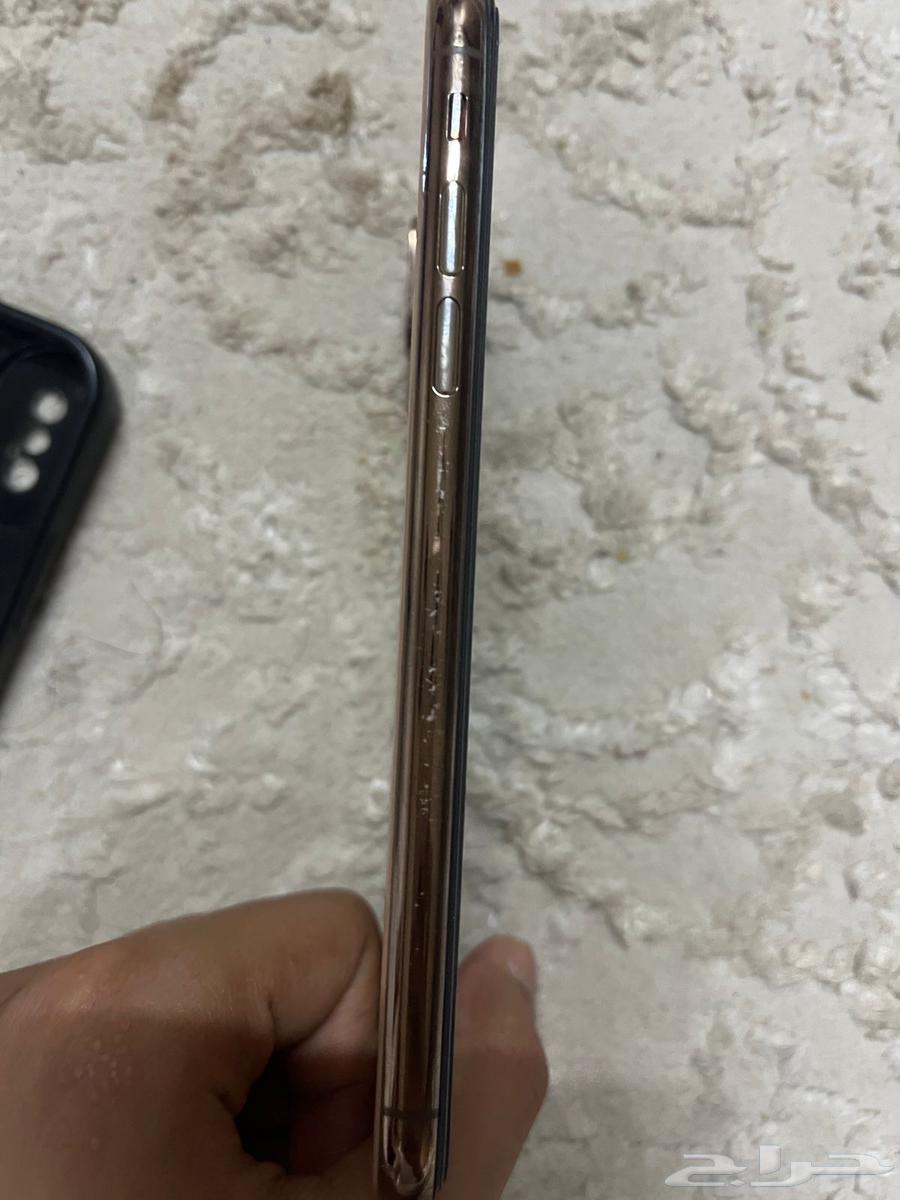 ايفون اكس اس بطاريه 74 معلق على 74 له ثلاثه سنين64479838171393111