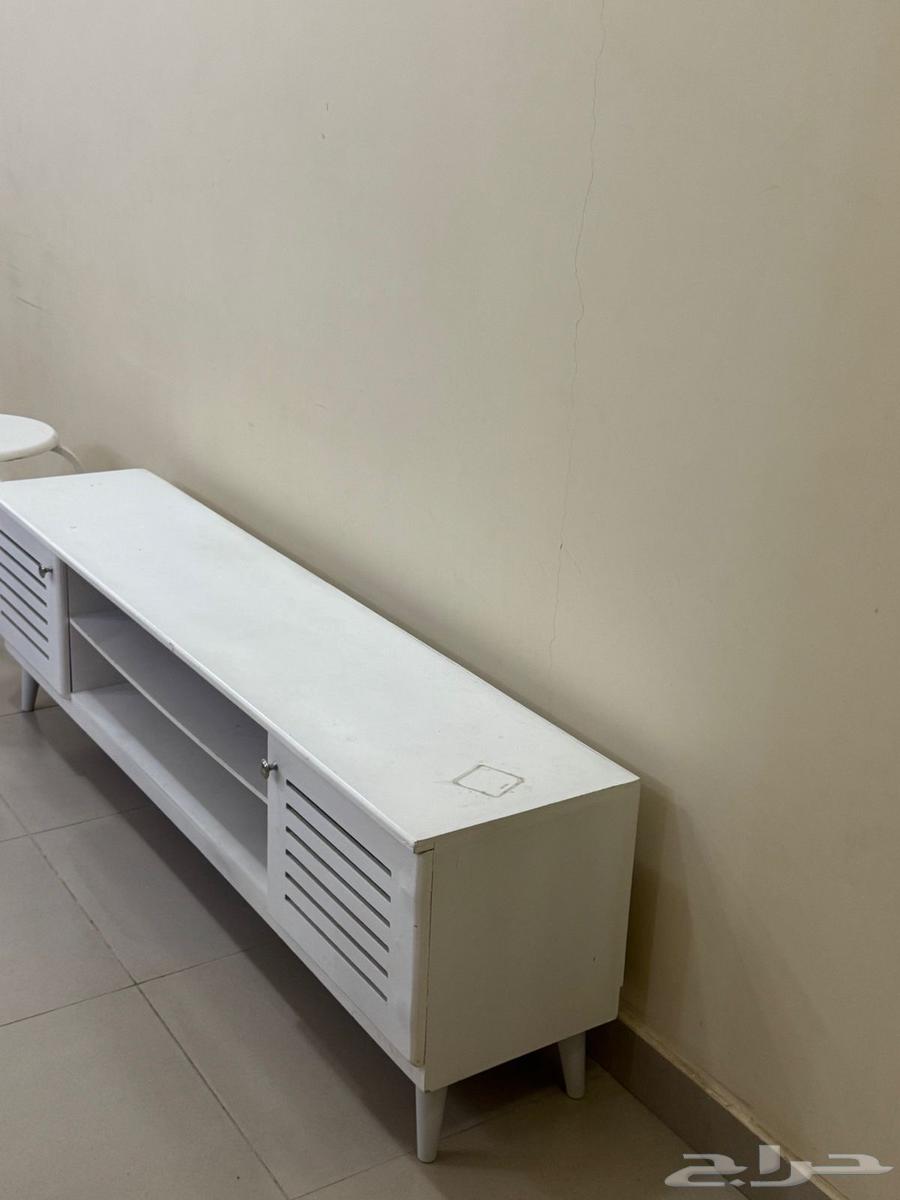 للبيع طواله و طواله تلفاز ومعه طواله تقديم 364481804592258111