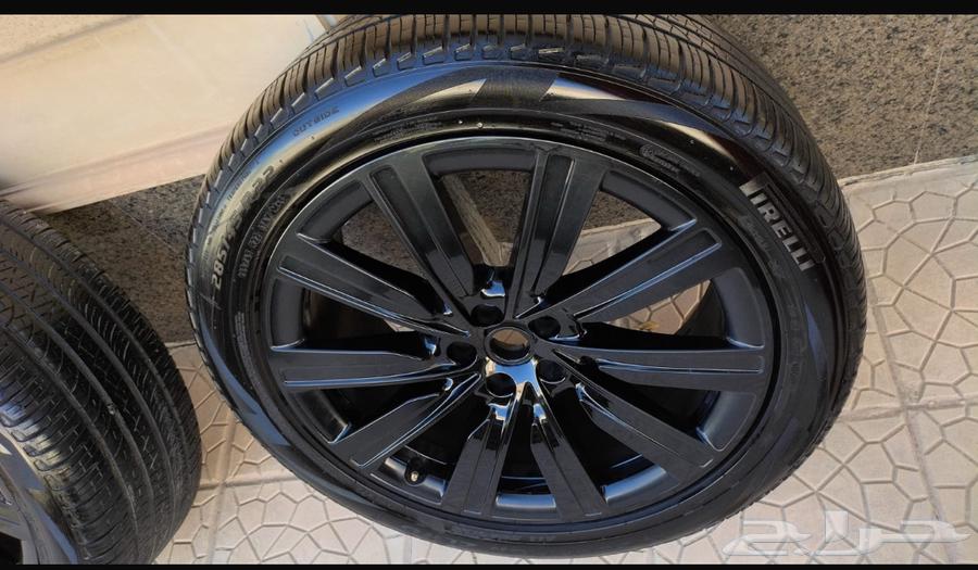 For Sale: 10,000 Sudanese Pounds, Range Rover OEM Black Alloy Wheels with Tires, Model 202464659827193474112