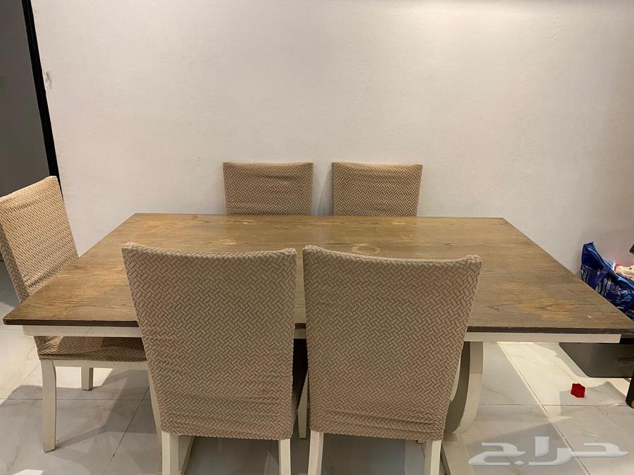 Clean dining table64482796455042112