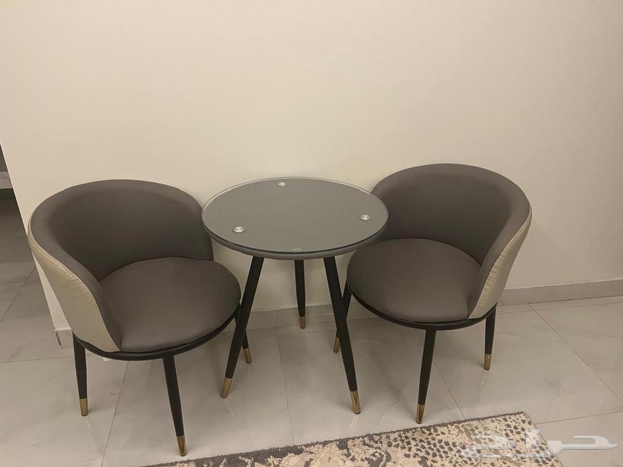 Table and two chairs64481373428738110