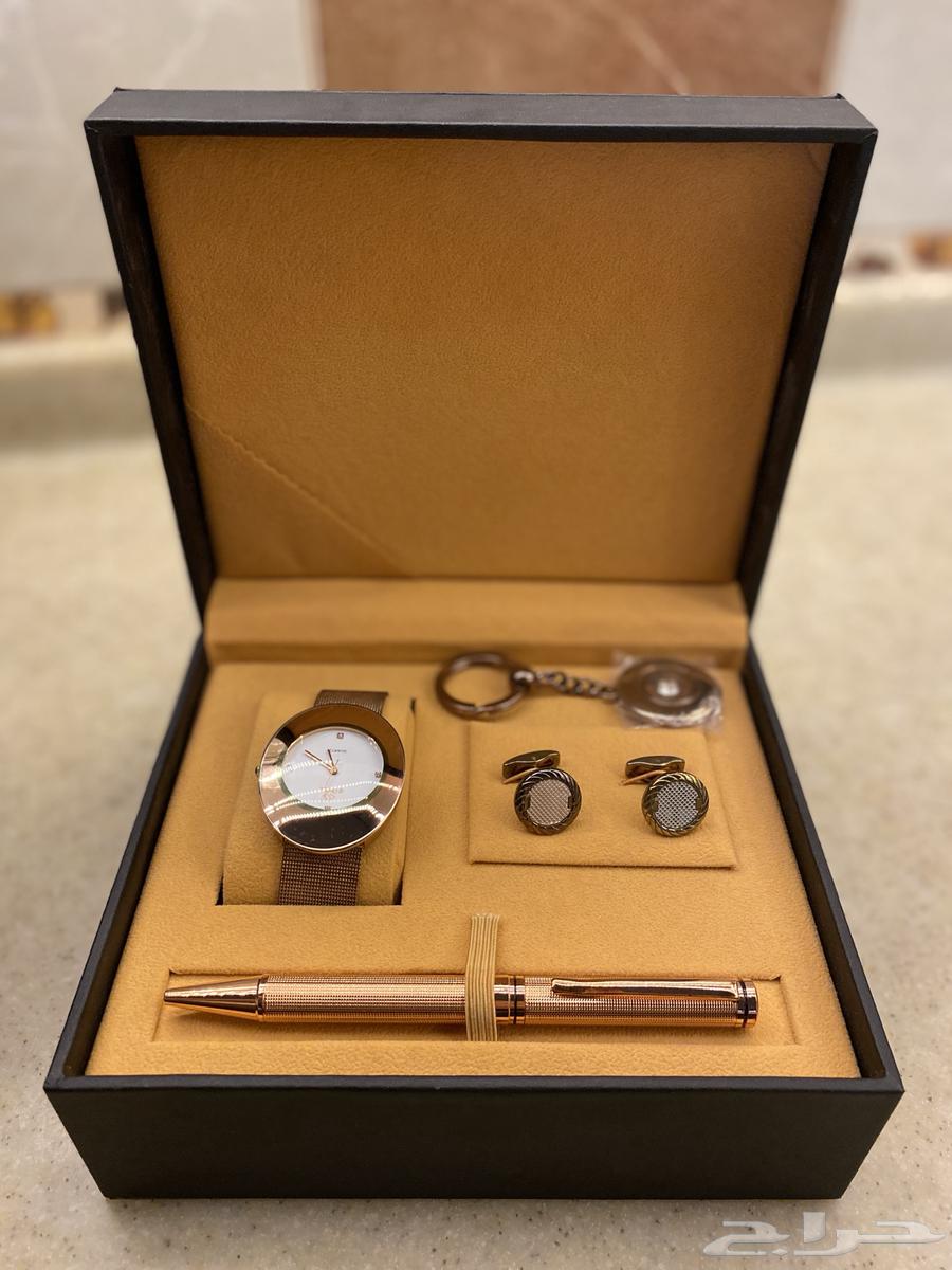Men's box set with watch, pen, and clip. For sale at 2064480827217794110