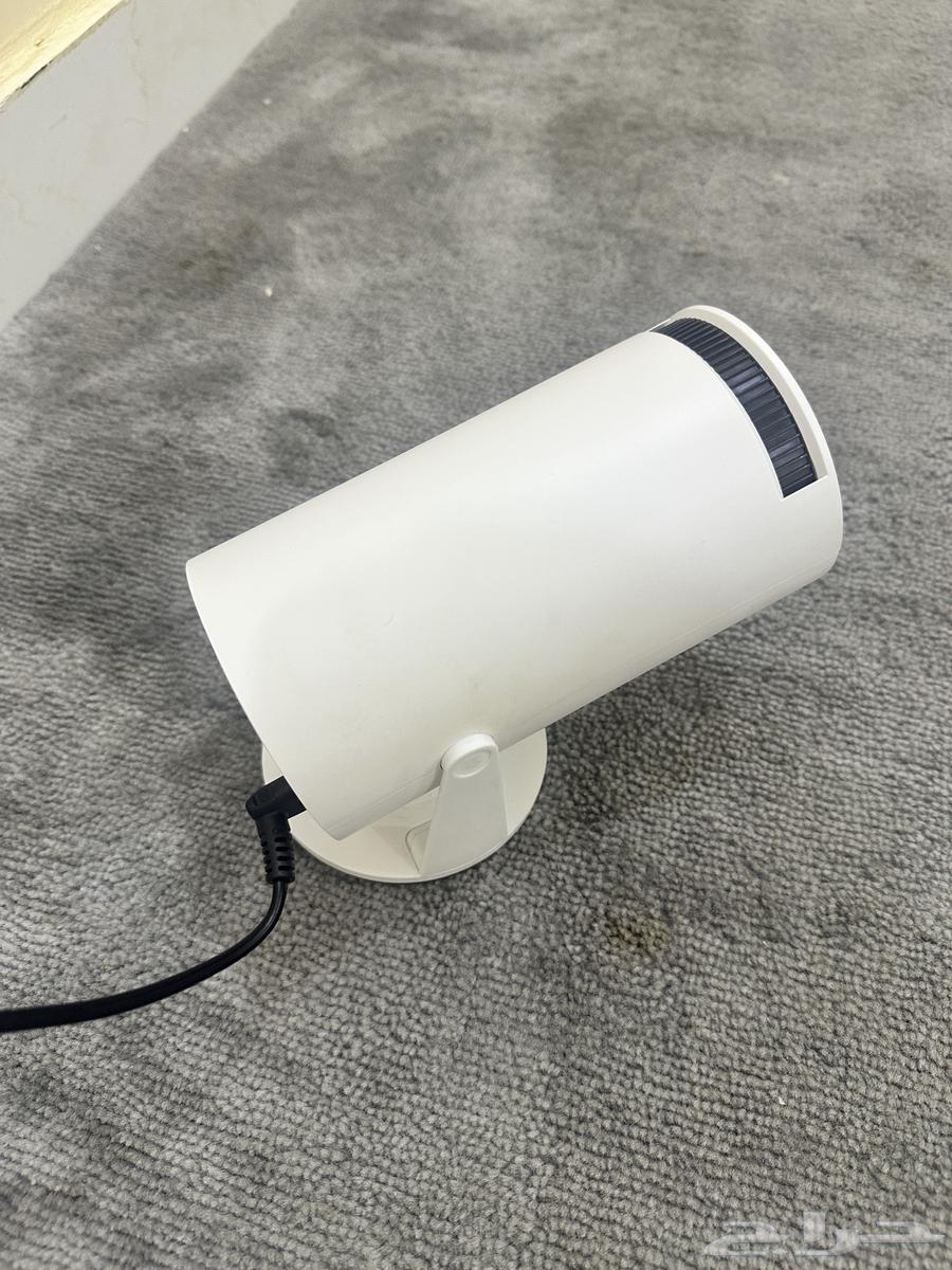 Projector64480977617025112