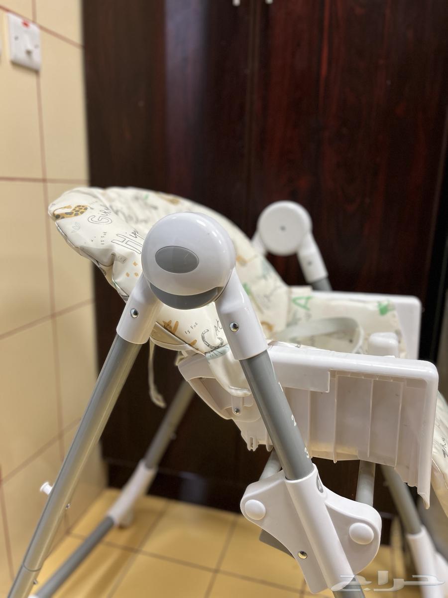 كرسي اكل جديد استخدام شهرفقط قابل للنزول للاسفل ولنوم الطفل64481046231937110