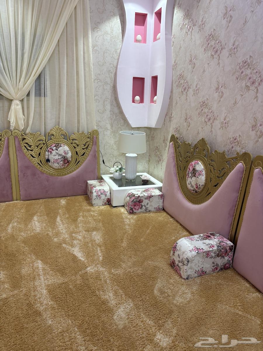 للبيع ب 2000مساند خشب وفراش نظيف وجديد مع الطاوله ولباد 4في564482932437505114