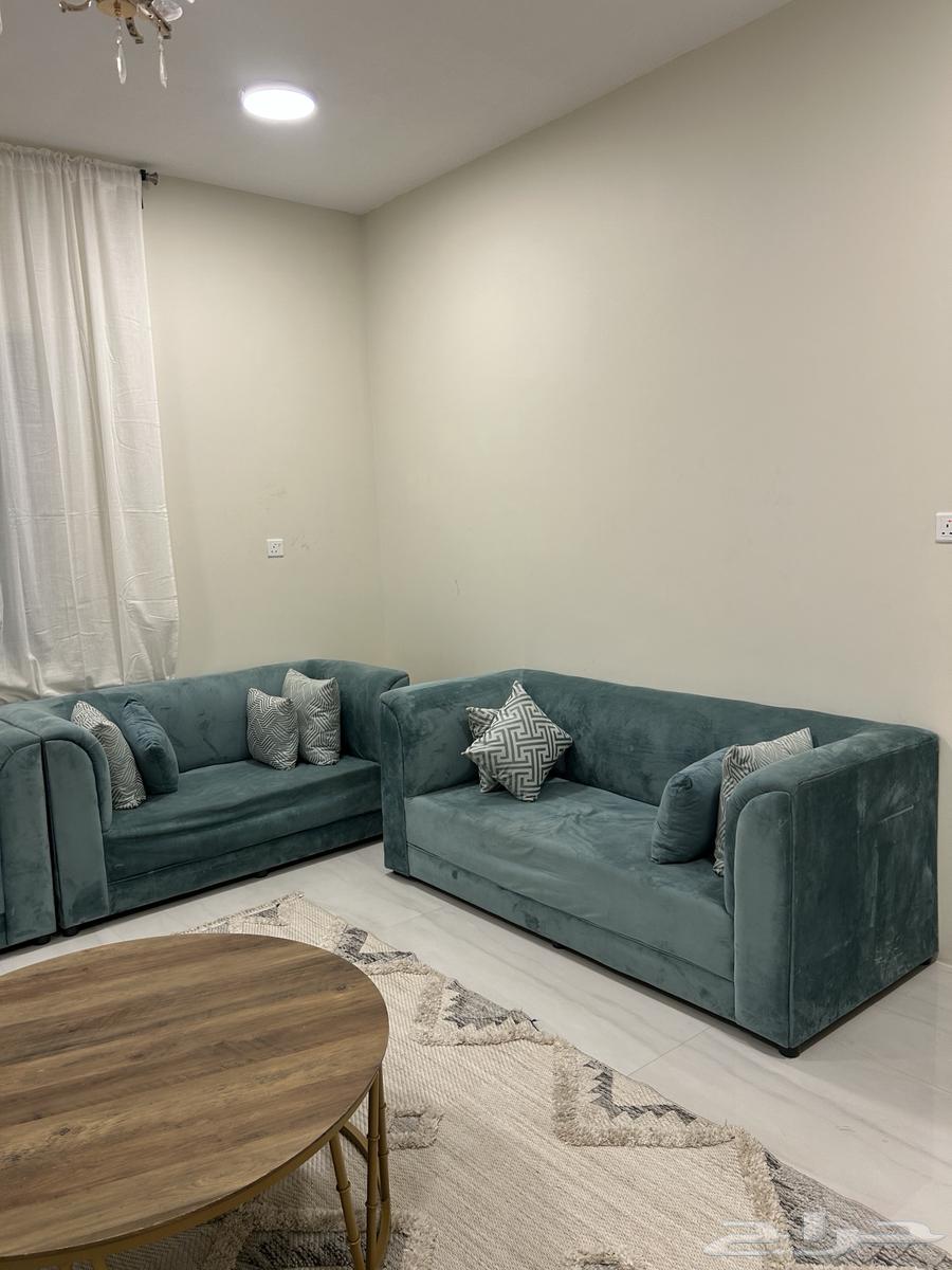 Sofa set, tables, and carpet64481845545346111