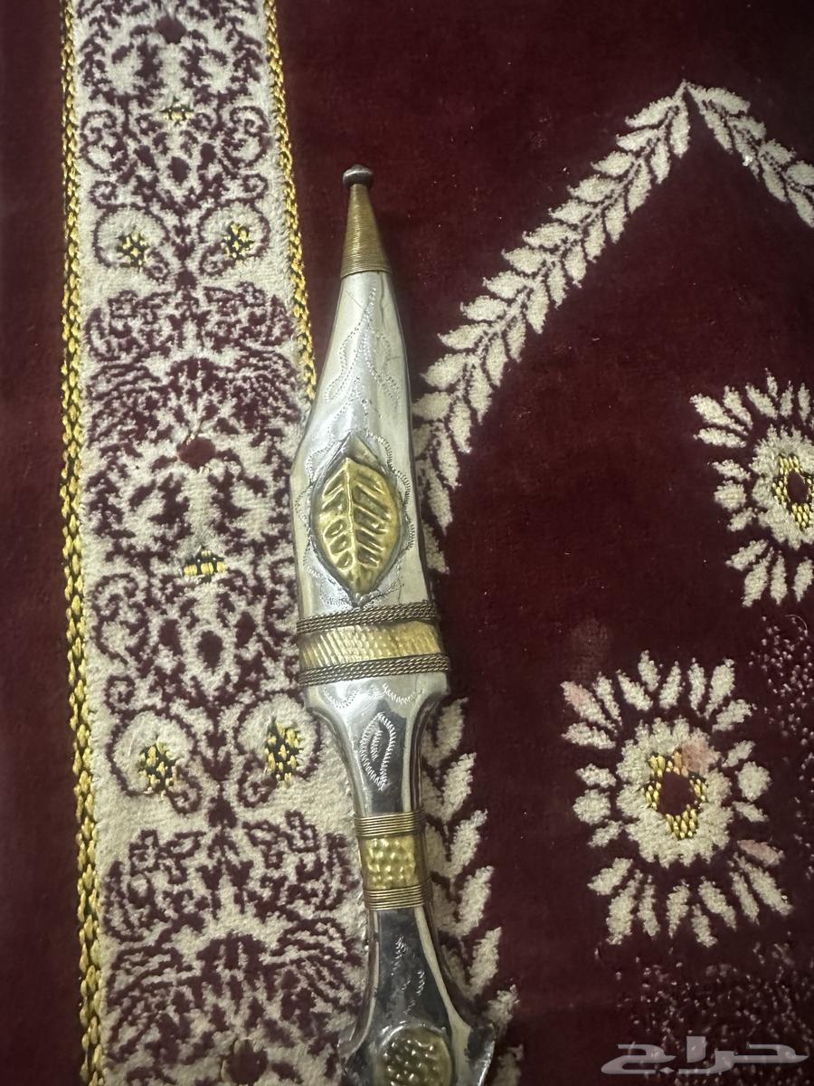 A sharp dagger inherited from my grandfather, selling for the highest bid, only serious buyers64483867634690113