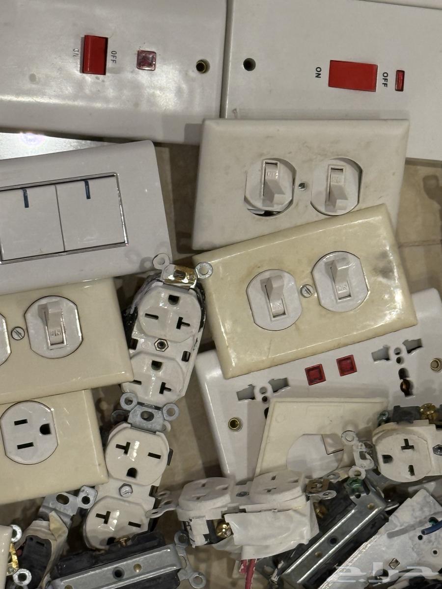 للبيع افياش ومفاتيح كهربائيه وثريات64483027896322111
