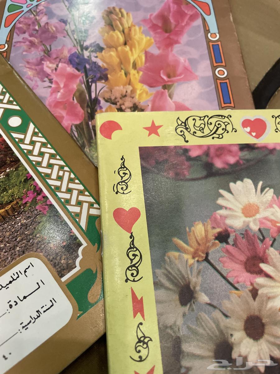 شنطه مدرسيه قديمه مع دفاتر قدبمه اغراض تراثيه64479189598465112