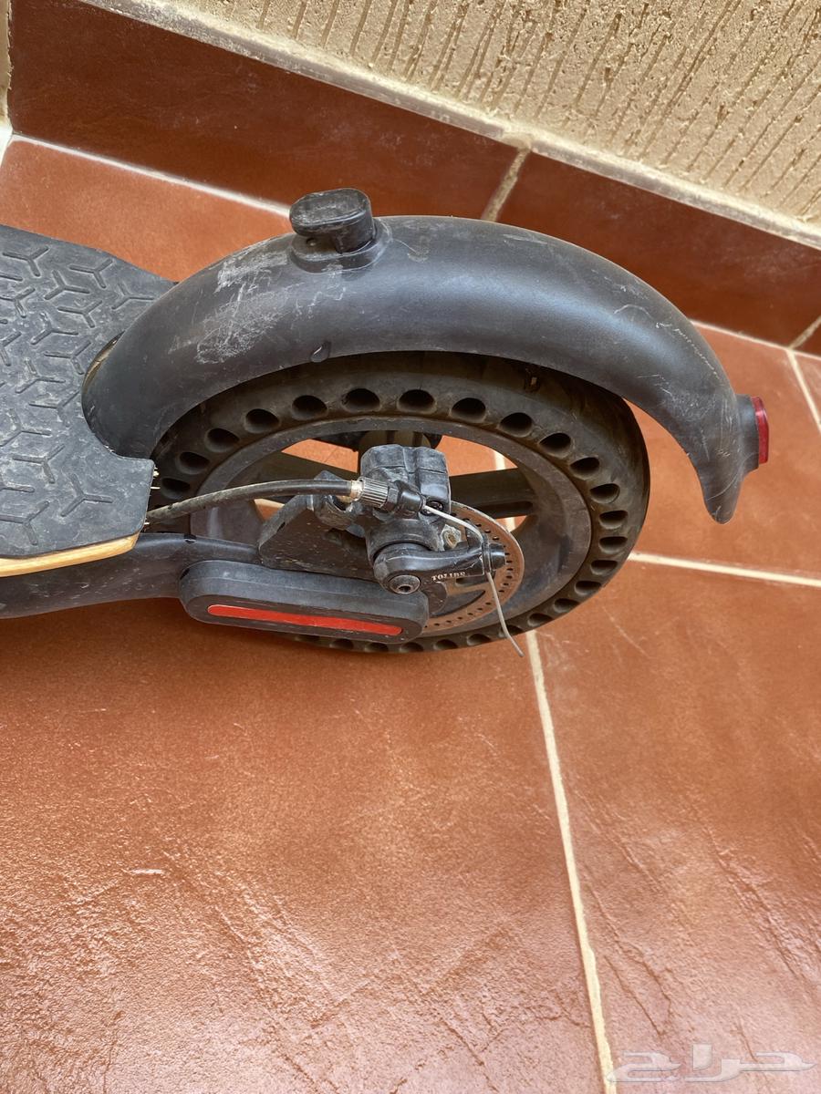 سكوتر كهربائي  بطارية خربانة و قير قابل للتصليح. 250 ريال64480950095233112