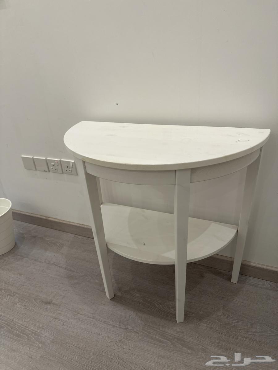 Window table for sixty riyals64480551676930110