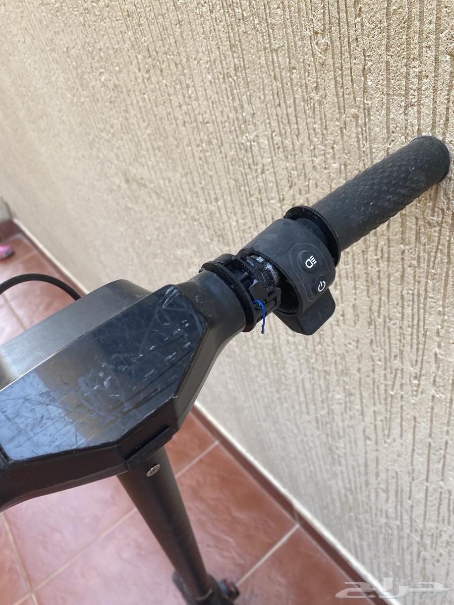 سكوتر كهربائي  بطارية خربانة و قير قابل للتصليح. 250 ريال64480950095233111