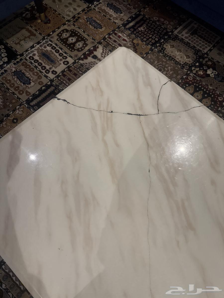 طاوله للبيع64482295374081111