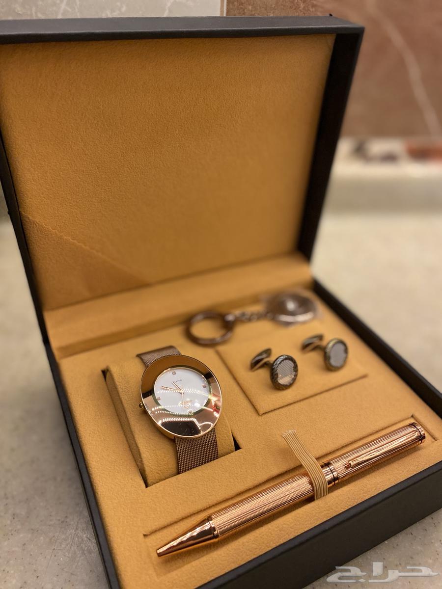 Men's box set with watch, pen, and clip. For sale at 2064480827217794111
