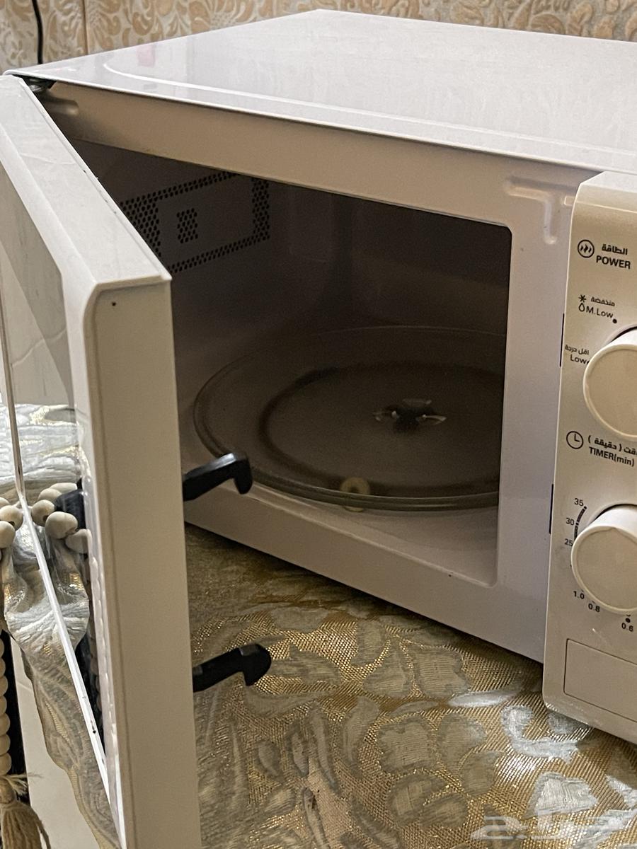 Golden opportunity: Almost new microwave, lightly used for 5 months, very clean64481114624259111