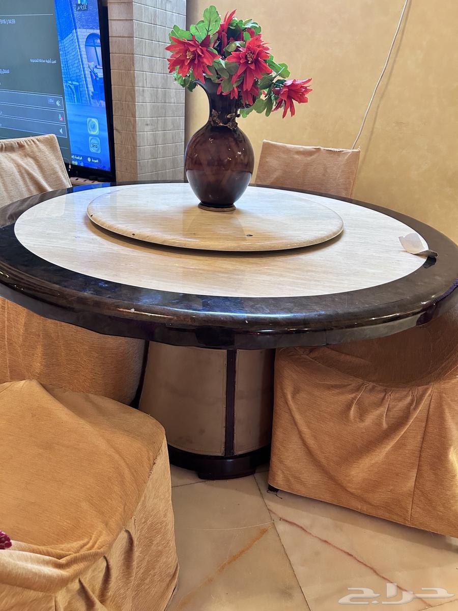 للبيع طاولة طعام رخاميه فخمه ولها صحن متحرك64485488081281110