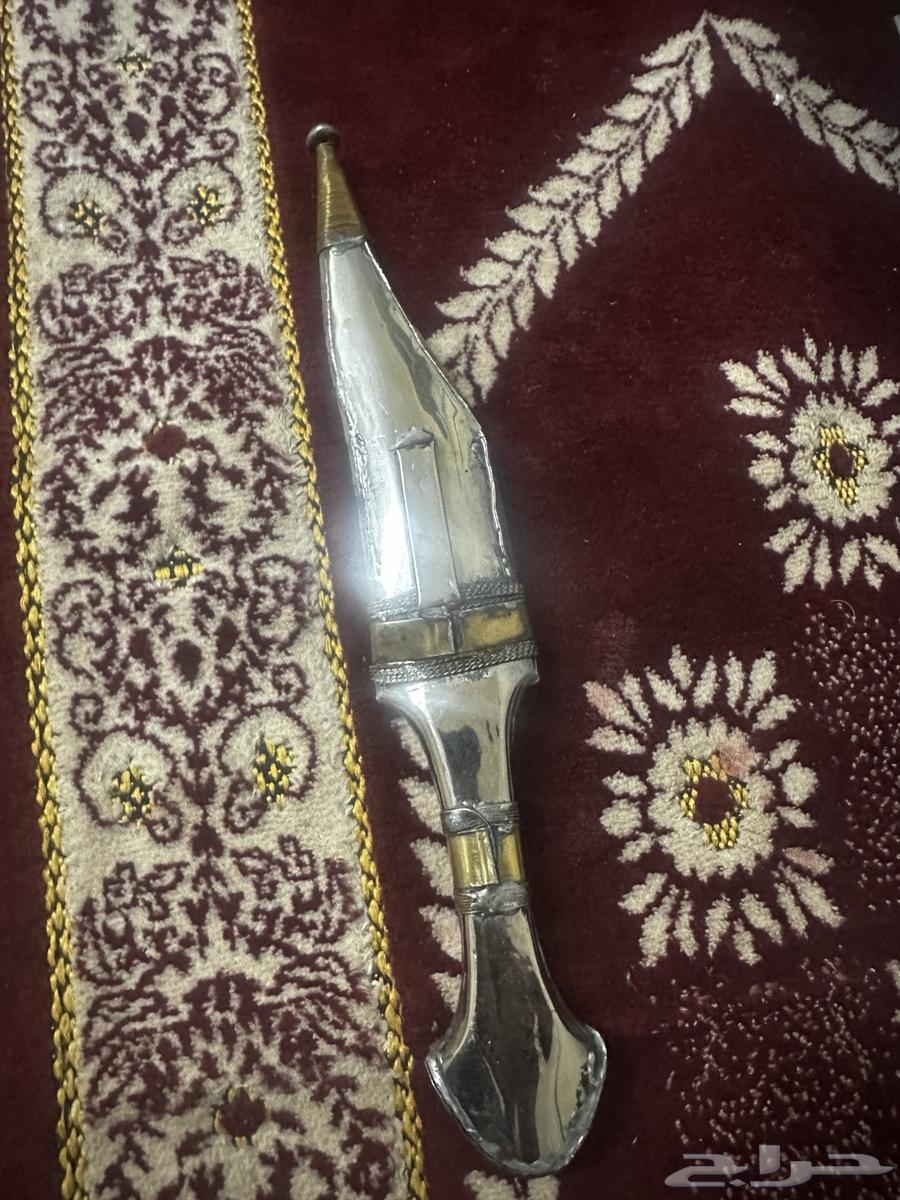 A sharp dagger inherited from my grandfather, selling for the highest bid, only serious buyers64483867634690112