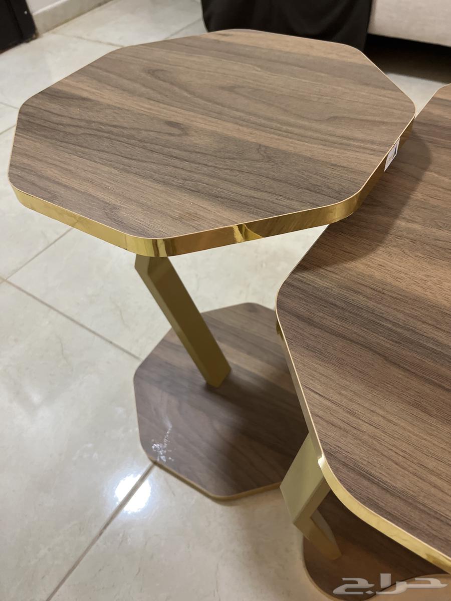 طاولة اللون بني خشبي نظيف جدا للبيع64482159462403113