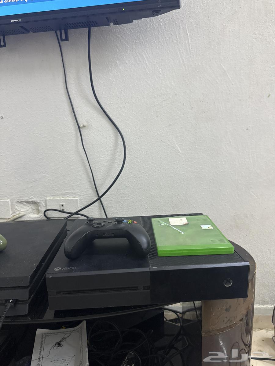 اكس بوكس ون بجميع ملحقاته مع شريط64480304938113110