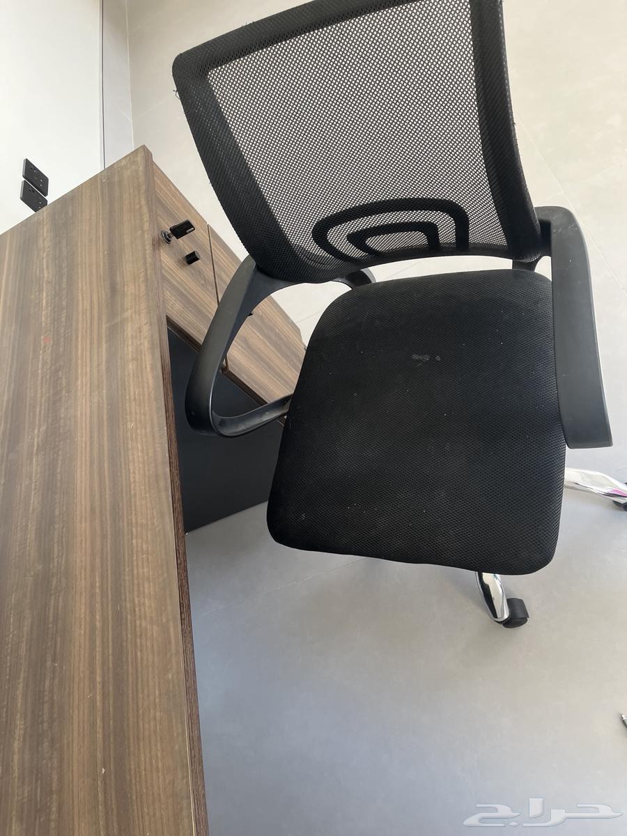 Table and chair64480991693441113