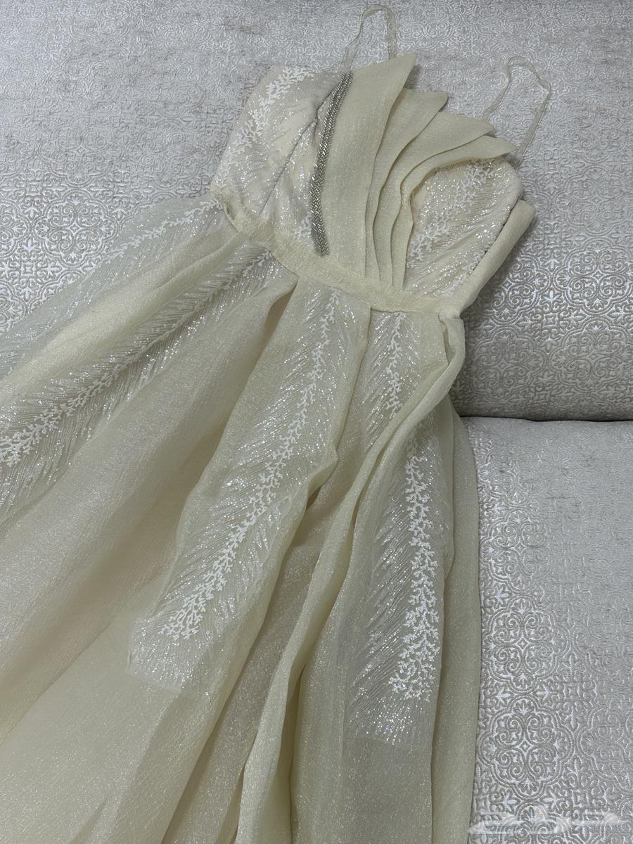 Dress worn for only two hours for sale, bought for 400, selling for 250, size 664479369700865110