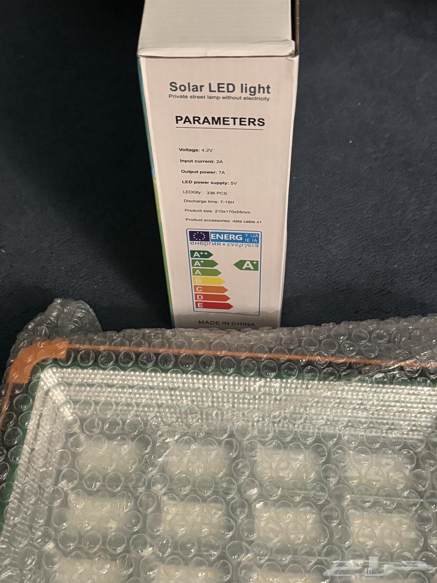 للبيع عدد 2 كشافات طاقة شمسية بسعر مغري64486164028035112