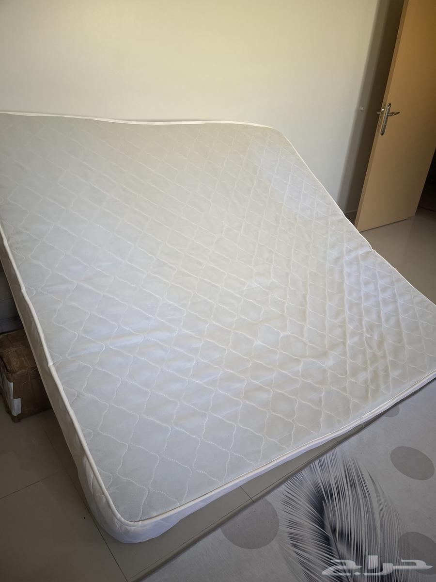 Very lightly used simple bed, two meters by two meters in size and 25 cm thick64482986833667110