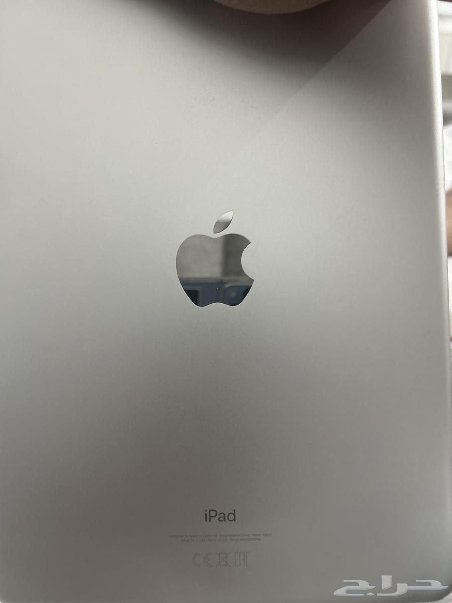 الايباد نظيف واستخدام جدا بسيط من جامعي وعلبته معاه64479120021633110