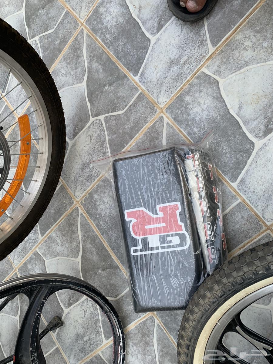 سيكل رامبو الون ازرق مطفي عليه مرتبه طبع اصفر64483715852546114