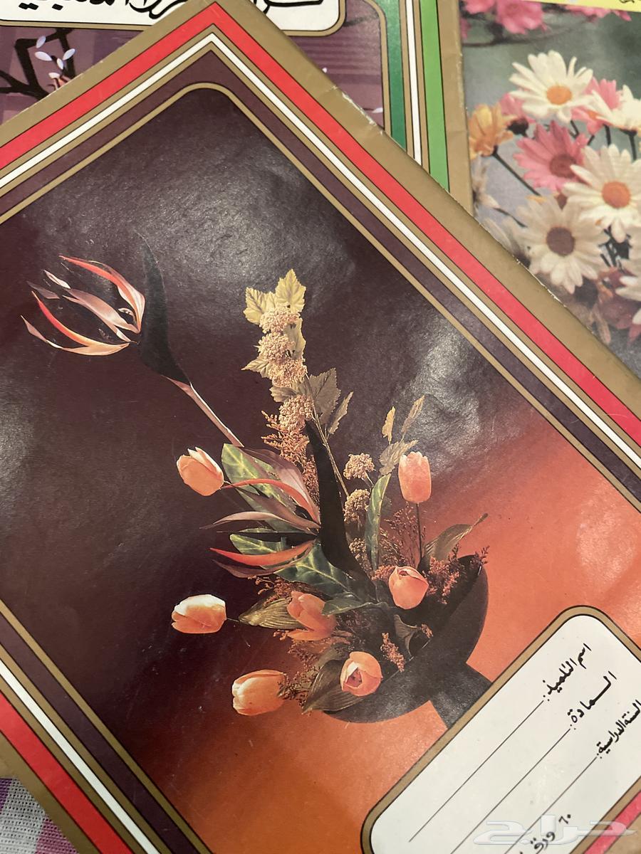 شنطه مدرسيه قديمه مع دفاتر قدبمه اغراض تراثيه64479189598465114