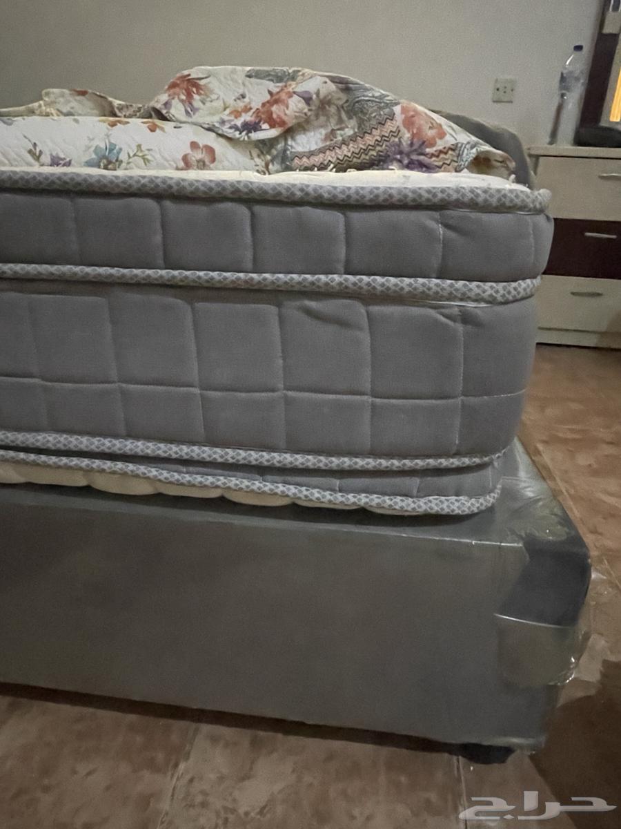 Clean bedroom, semi-new refrigerator, plasma screen table and tables64480167391363114