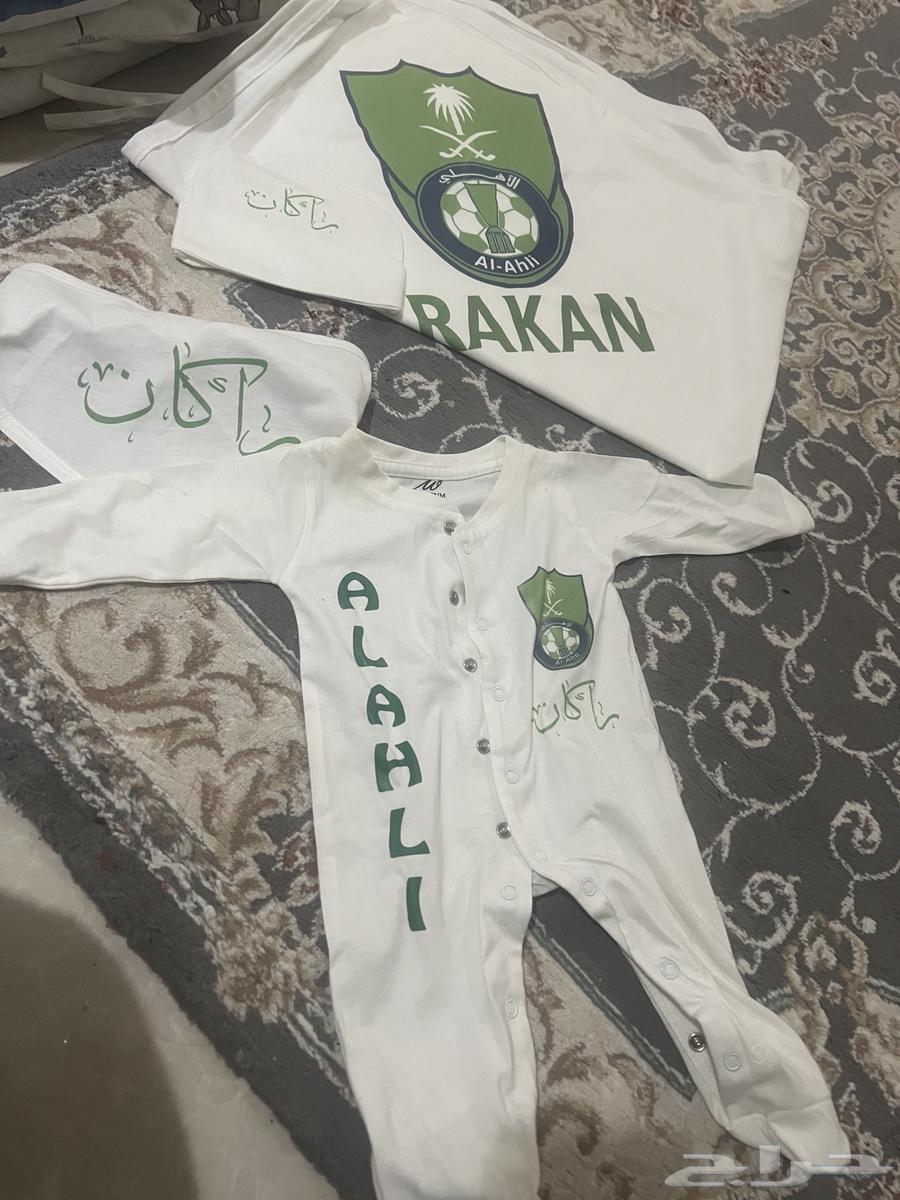 للبيع طقمين مواليد وتلبيست سرير جديده64479915177731111