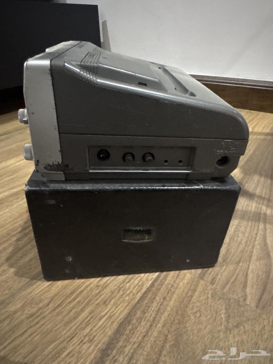 تلفزيون صغير قديم اثري للبيع على السوم64482268071811111