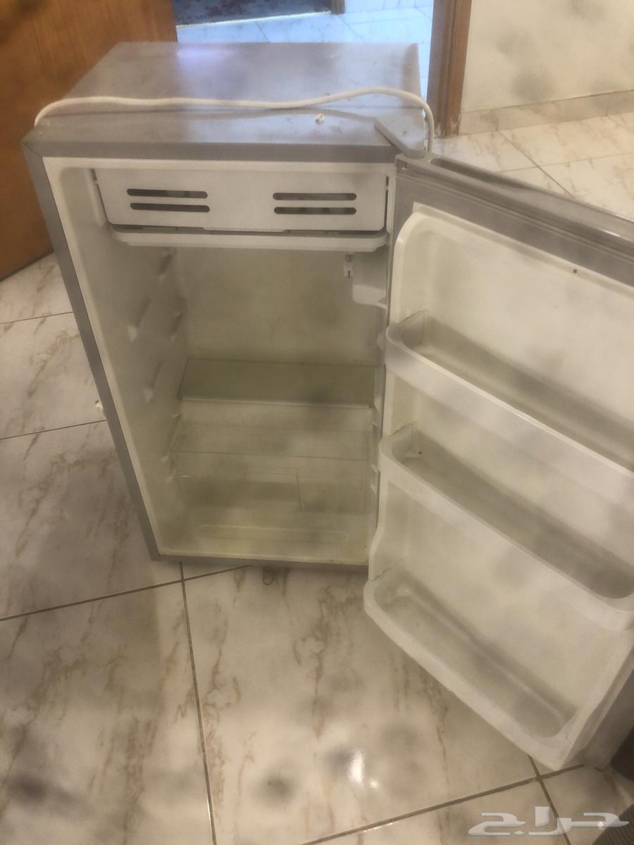 ثلاجة ومكنسه للبيع64484538944643112