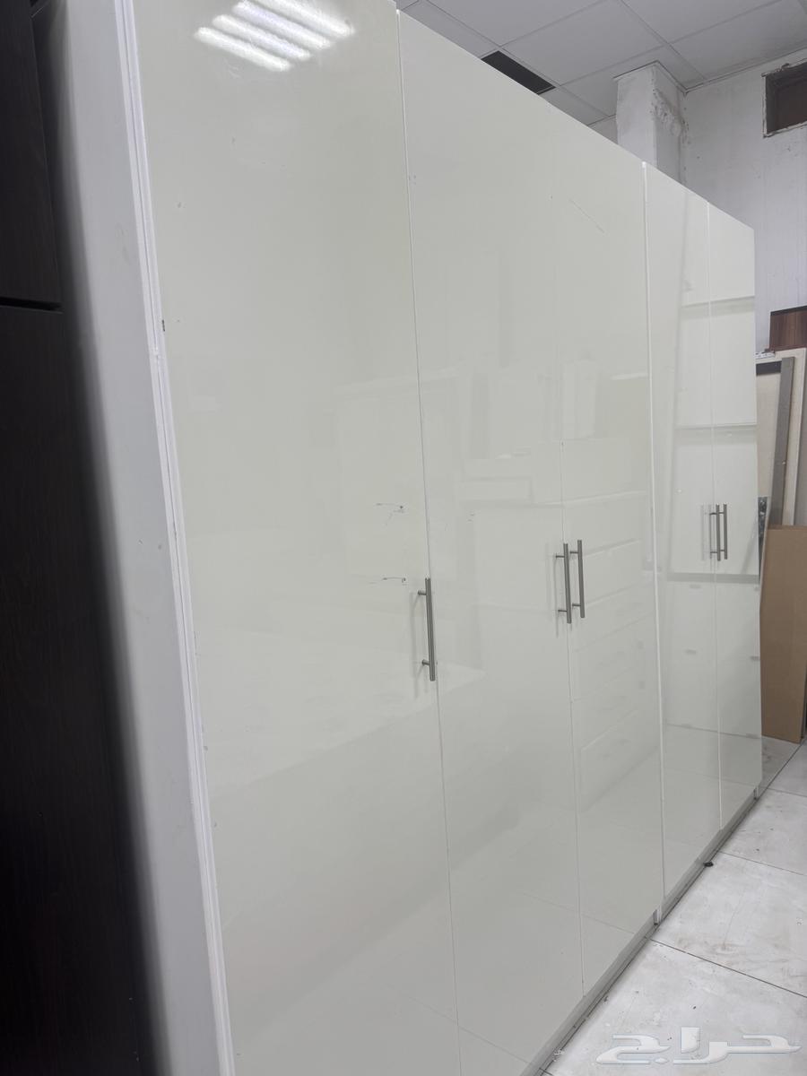 دواليب الملابس مستعملة نظيفة 8دورفا6درفا في غرفة نوم في سري64479051051011114