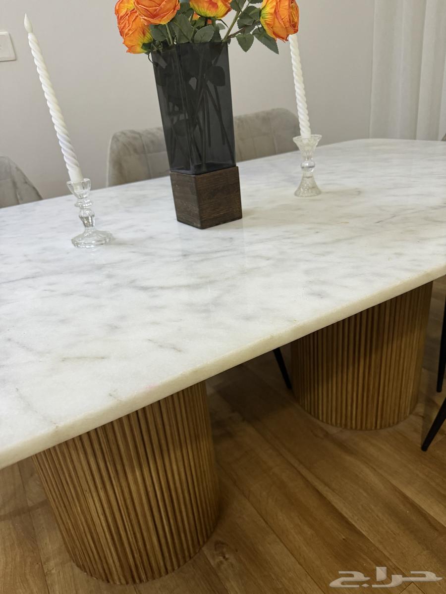طاوله للبيع شبه جديده موديل حديث64478995131010112