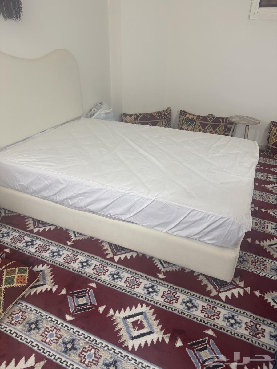 سرير مع مرتبه طبيه للبيع64482837085825111