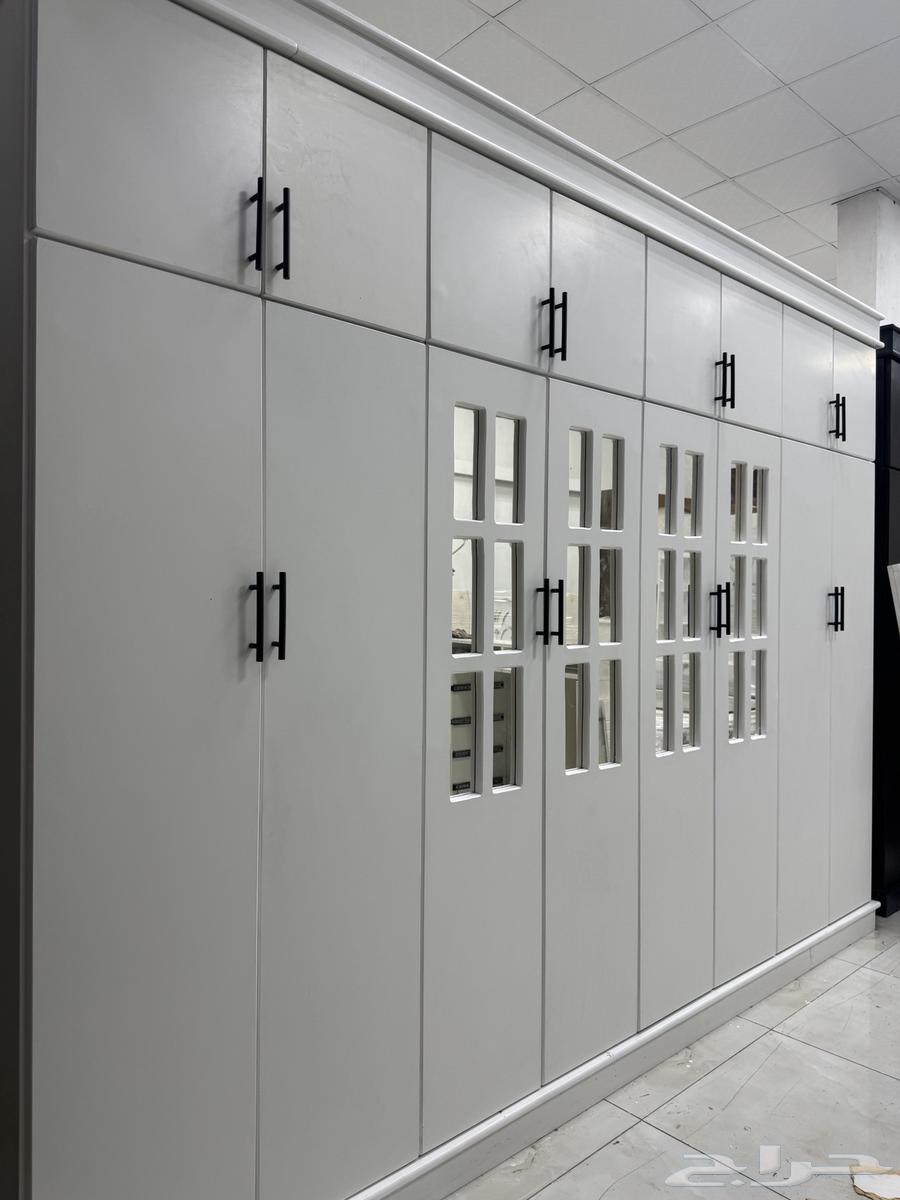 دواليب الملابس مستعملة نظيفة 8دورفا6درفا في غرفة نوم في سري64479051051011111