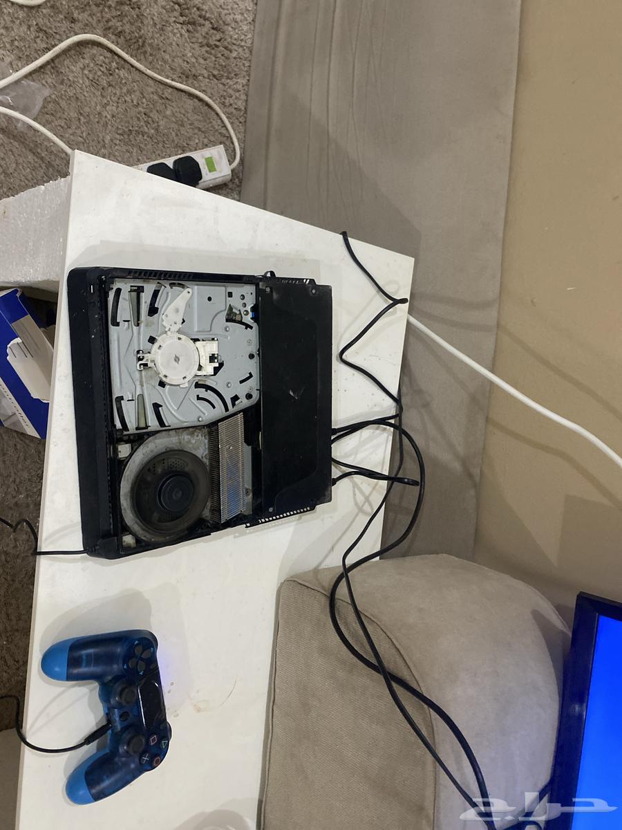 سوني 4 وشاشه مستعمل شغال 100 وعليه ضمان64484703593218111