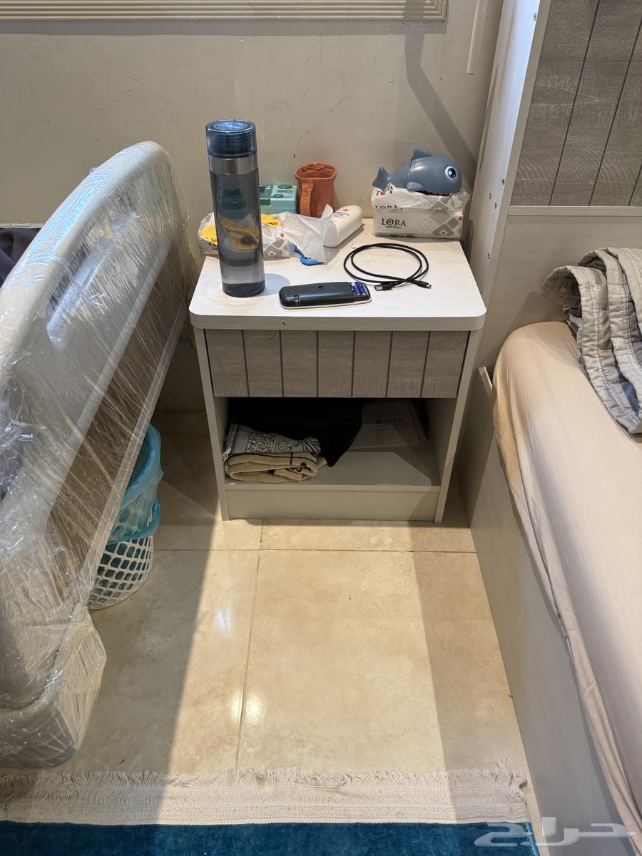 Bed with mattress and bedside table64482268080386110